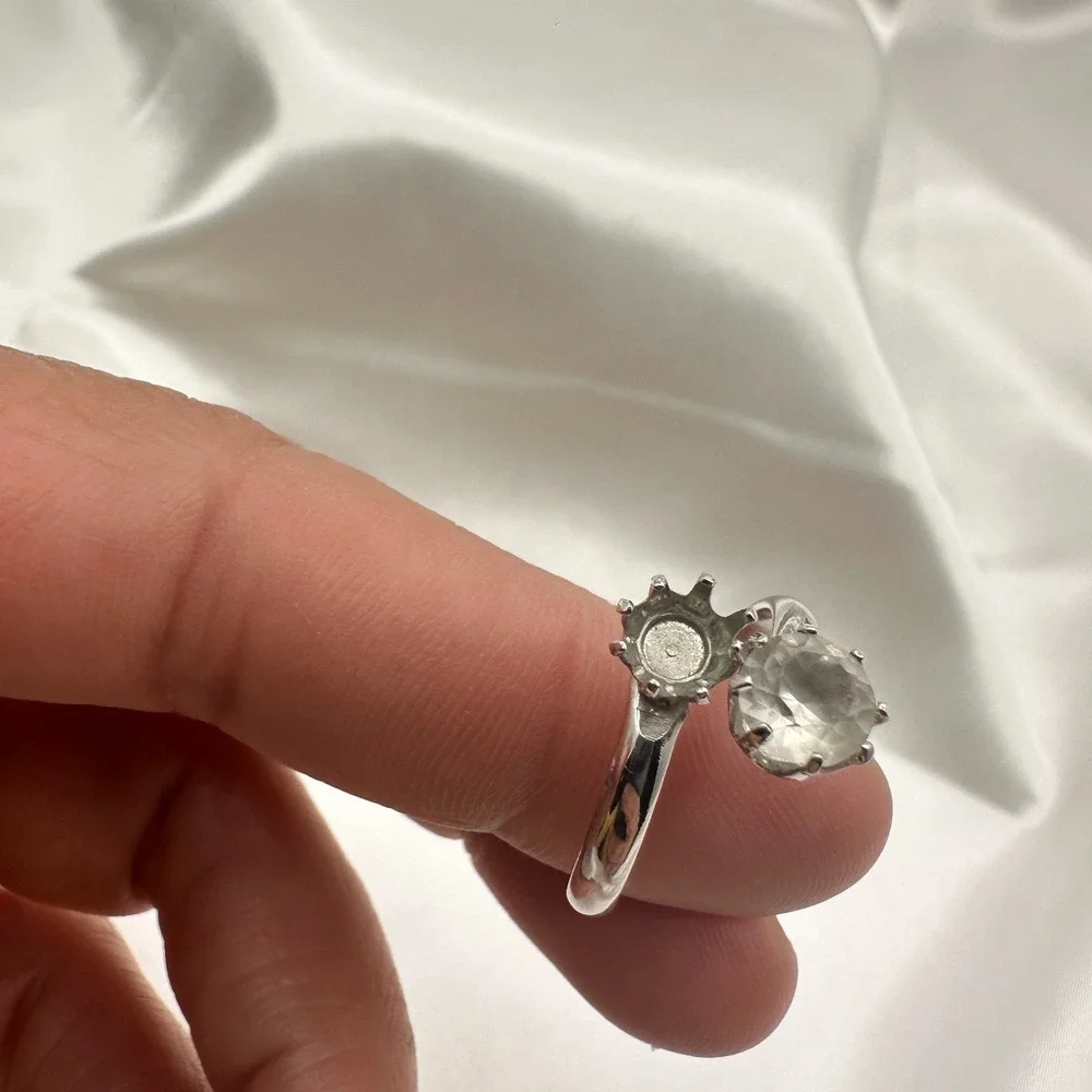 Vintage Y2K Silver Tone Clear Rhinestone Bypass Ring Women's Classic Jewelry 90s